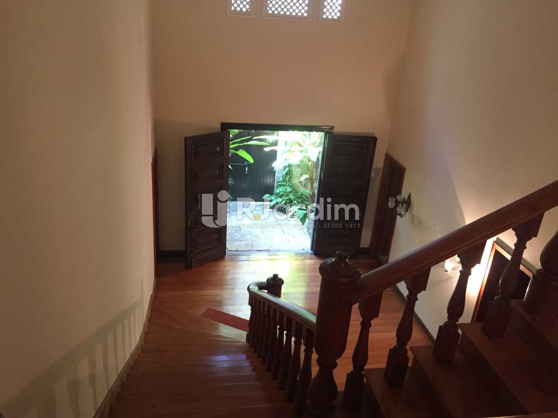 Conheça Escada do imóvel - Imóveis Aluguel Jardim Botânico Casa - LACA50018 - 6 Escada - Imóveis Aluguel Jardim Botânico Casa - LACA50018 - 6