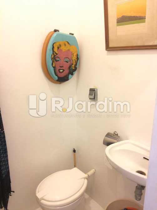 Conheça Banheiro de serviço do imóvel - Apartamento Residencial Ipanema - LAAP31301 - 23 Banheiro de serviço - Apartamento Residencial Ipanema - LAAP31301 - 23
