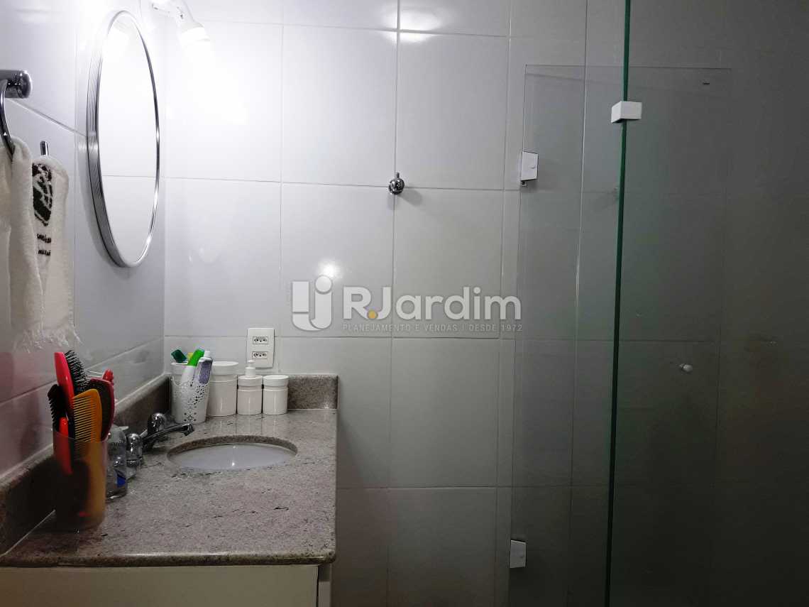 Conheça Banheiro Social do imóvel - Apartamento Residencial Copacabana - LAAP31320 - 15 Banheiro Social - Apartamento Residencial Copacabana - LAAP31320 - 15