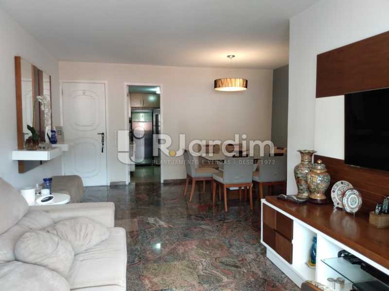 Conheça Sala vista da varanda do imóvel - Compra Venda Avaliação Imóveis Apartamento Leblon 3 Quartos - LAAP31339 - 3 Sala vista da varanda - Compra Venda Avaliação Imóveis Apartamento Leblon 3 Quartos - LAAP31339 - 3