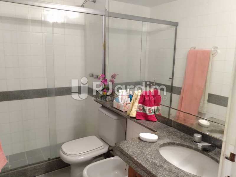 Conheça Banheiro suíte do imóvel - Compra Venda Avaliação Imóveis Apartamento Leblon 3 Quartos - LAAP31339 - 14 Banheiro suíte - Compra Venda Avaliação Imóveis Apartamento Leblon 3 Quartos - LAAP31339 - 14
