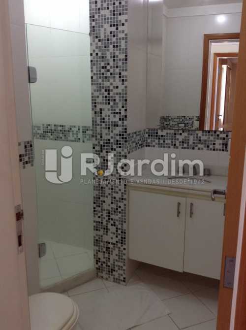 Conheça BANHEIRO SOCIAL do imóvel - Apartamento Padrão Residencial Copacabana - LAAP40565 - 21 BANHEIRO SOCIAL - Apartamento Padrão Residencial Copacabana - LAAP40565 - 21