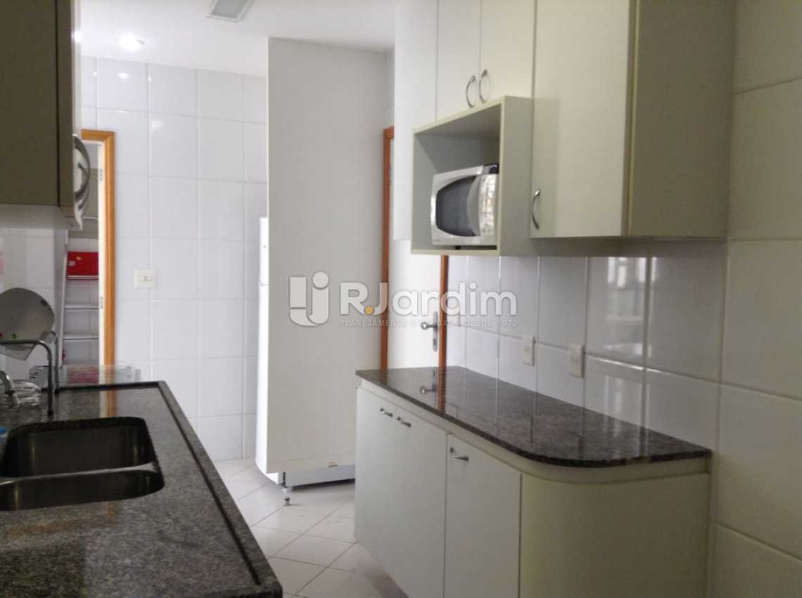 Conheça COZINHA I do imóvel - Apartamento Padrão Residencial Copacabana - LAAP40565 - 23 COZINHA I - Apartamento Padrão Residencial Copacabana - LAAP40565 - 23