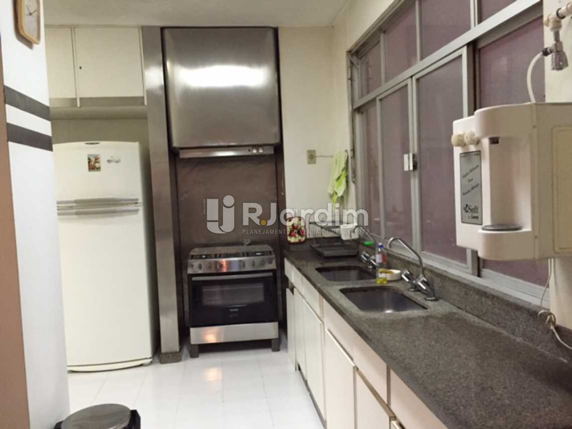 Conheça 16-COZINHA do imóvel - Apartamento Copacabana 4 Quartos 2 Garagem Compra Venda Avaliação Imóveis - LAAP40579 - 17 16-COZINHA - Apartamento Copacabana 4 Quartos 2 Garagem Compra Venda Avaliação Imóveis - LAAP40579 - 17