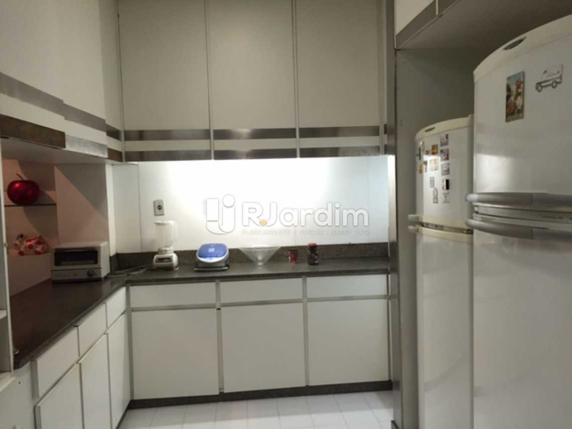 Conheça 18-COZINHA do imóvel - Apartamento Copacabana 4 Quartos 2 Garagem Compra Venda Avaliação Imóveis - LAAP40579 - 19 18-COZINHA - Apartamento Copacabana 4 Quartos 2 Garagem Compra Venda Avaliação Imóveis - LAAP40579 - 19