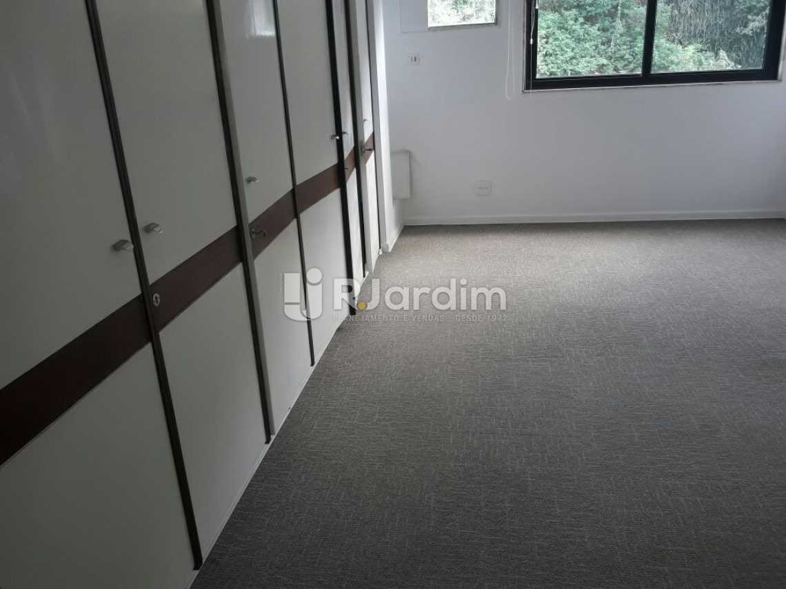 Conheça Quarto com vista pro verde do imóvel - Cobertura Botafogo 4 Quartos Aluguel Administração Imóveis - LACO40127 - 16 Quarto com vista pro verde - Cobertura Botafogo 4 Quartos Aluguel Administração Imóveis - LACO40127 - 16