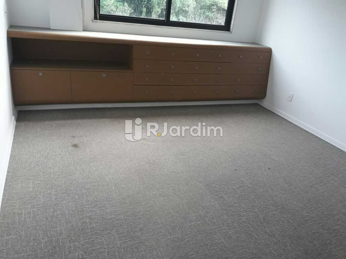 Conheça Quarto com armários do imóvel - Cobertura Botafogo 4 Quartos Aluguel Administração Imóveis - LACO40127 - 21 Quarto com armários - Cobertura Botafogo 4 Quartos Aluguel Administração Imóveis - LACO40127 - 21