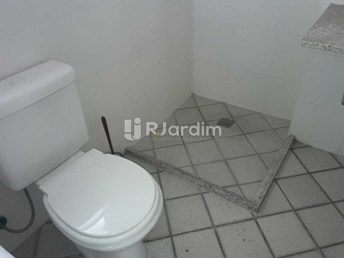 Conheça Banheiro de serviço do imóvel - Cobertura Botafogo 4 Quartos Aluguel Administração Imóveis - LACO40127 - 28 Banheiro de serviço - Cobertura Botafogo 4 Quartos Aluguel Administração Imóveis - LACO40127 - 28