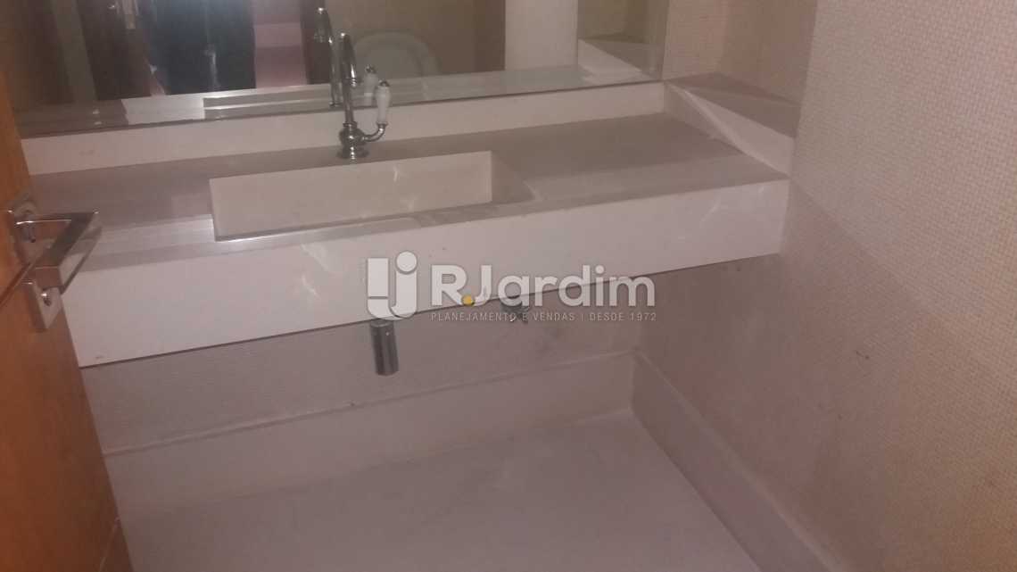 Conheça Lavabo do imóvel - Casa à venda Rua Embaixador Graça Aranha,Leblon, Zona Sul,Rio de Janeiro - R$ 18.000.000 - LACA50020 - 7 Lavabo - Casa à venda Rua Embaixador Graça Aranha,Leblon, Zona Sul,Rio de Janeiro - R$ 18.000.000 - LACA50020 - 7