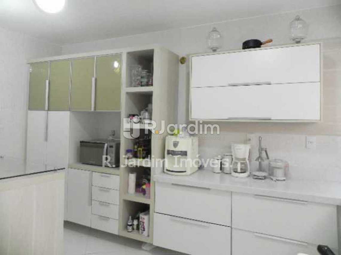 Conheça Copa cozinha do imóvel - Casa Rua Campo Belo,Laranjeiras,Zona Sul,Rio de Janeiro,RJ Para Alugar,4 Quartos,392m² - LACA40032 - 8 Copa cozinha - Casa Rua Campo Belo,Laranjeiras,Zona Sul,Rio de Janeiro,RJ Para Alugar,4 Quartos,392m² - LACA40032 - 8
