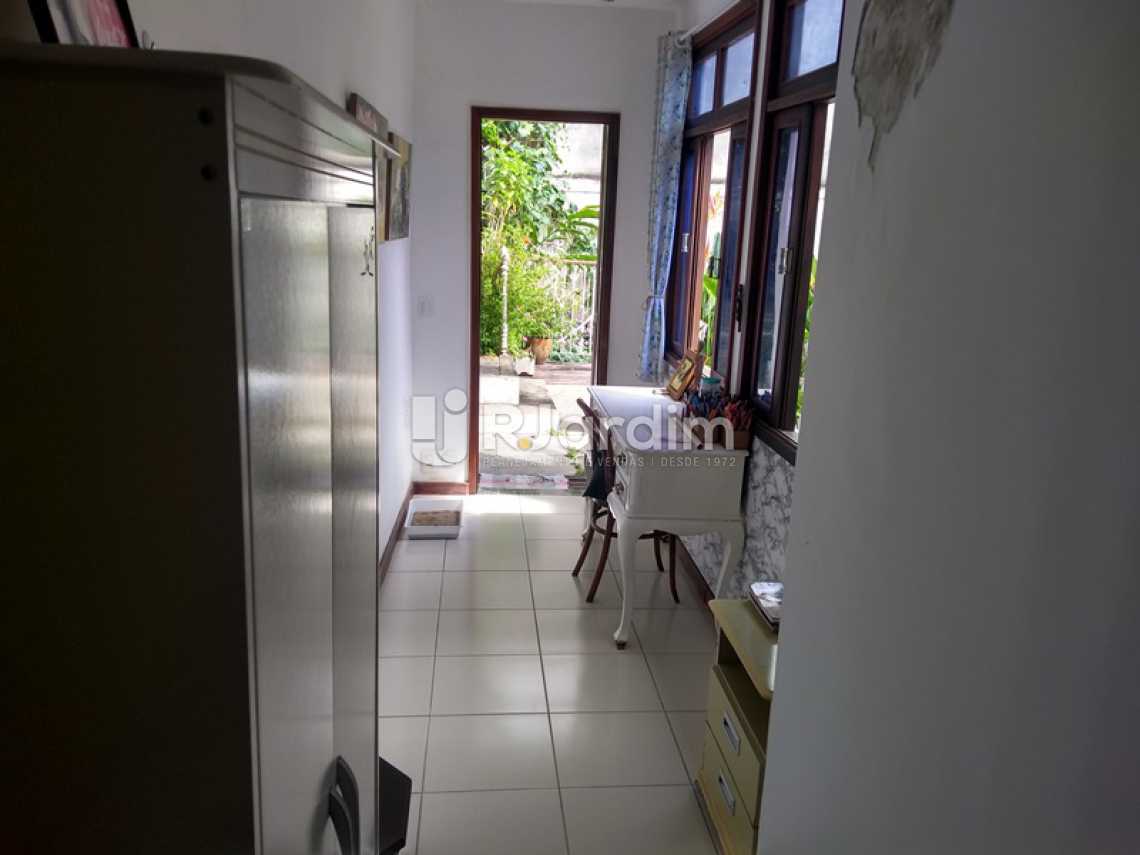 Conheça Corredor para o Trerraço do imóvel - Casa de Vila Residencial Botafogo - LACV30006 - 21 Corredor para o Trerraço - Casa de Vila Residencial Botafogo - LACV30006 - 21
