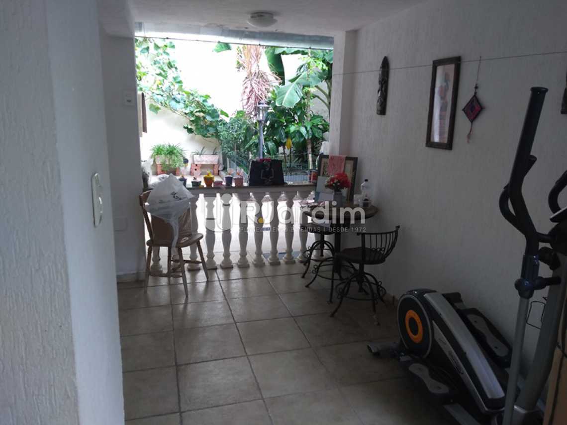 Conheça Área do imóvel - Casa de Vila Residencial Botafogo - LACV30006 - 28 Área - Casa de Vila Residencial Botafogo - LACV30006 - 28