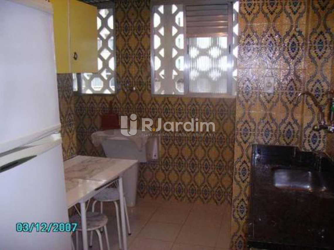 Conheça COZINHA do imóvel - Imóveis Compra Venda Leblon 2 Quartos - LAAP21062 - 10 COZINHA - Imóveis Compra Venda Leblon 2 Quartos - LAAP21062 - 10