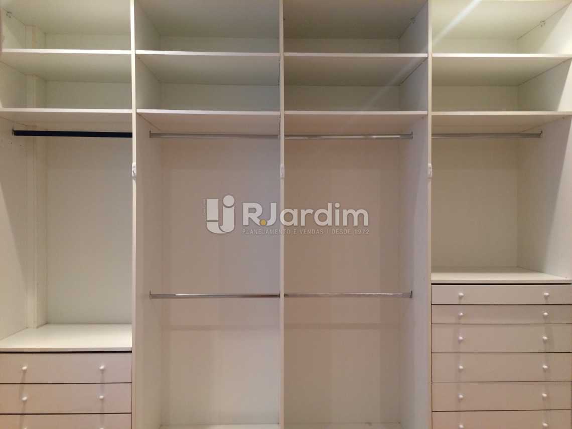 Conheça suíte closet do imóvel - Compra Venda Avaliação Imóveis Apartamento Ipanema 2 Quartos - LAAP21075 - 14 suíte closet - Compra Venda Avaliação Imóveis Apartamento Ipanema 2 Quartos - LAAP21075 - 14