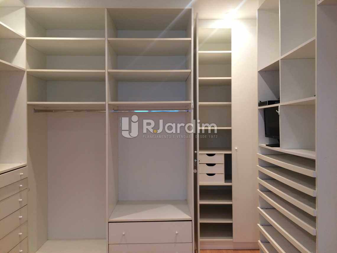 Conheça suíte closet do imóvel - Compra Venda Avaliação Imóveis Apartamento Ipanema 2 Quartos - LAAP21075 - 15 suíte closet - Compra Venda Avaliação Imóveis Apartamento Ipanema 2 Quartos - LAAP21075 - 15