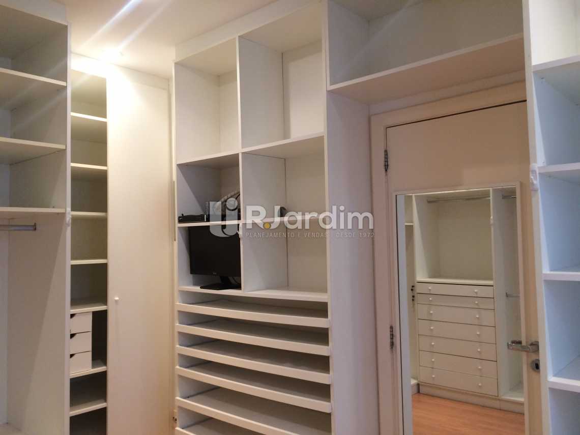 Conheça suíte closet do imóvel - Compra Venda Avaliação Imóveis Apartamento Ipanema 2 Quartos - LAAP21075 - 16 suíte closet - Compra Venda Avaliação Imóveis Apartamento Ipanema 2 Quartos - LAAP21075 - 16