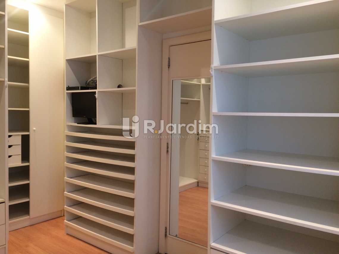 Conheça suíte closet do imóvel - Compra Venda Avaliação Imóveis Apartamento Ipanema 2 Quartos - LAAP21075 - 17 suíte closet - Compra Venda Avaliação Imóveis Apartamento Ipanema 2 Quartos - LAAP21075 - 17
