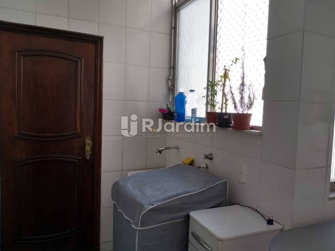 Conheça área de serviço / entrada do imóvel - Imóveis Compra Venda Avaliação Apartamento Humaitá 3 Quartos - LAAP31556 - 21 área de serviço / entrada - Imóveis Compra Venda Avaliação Apartamento Humaitá 3 Quartos - LAAP31556 - 21