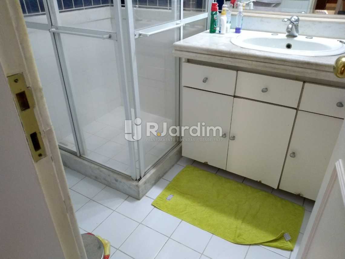 Conheça banheiro social do imóvel - Apartamento Residencial Copacabana - LAAP40620 - 23 banheiro social - Apartamento Residencial Copacabana - LAAP40620 - 23