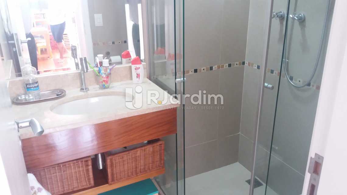 Conheça Banheiro do imóvel - Apartamento Copacabana 2 Quartos Compra Venda Avaliação Imóveis - LAAP21098 - 10 Banheiro - Apartamento Copacabana 2 Quartos Compra Venda Avaliação Imóveis - LAAP21098 - 10