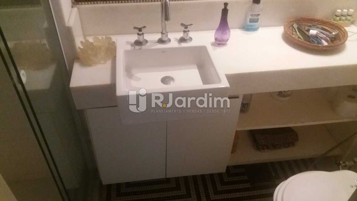 Conheça Banheiro social do imóvel - Compra Venda Apartamento Copacabana 3 Quartos - LAAP31566 - 22 Banheiro social - Compra Venda Apartamento Copacabana 3 Quartos - LAAP31566 - 22