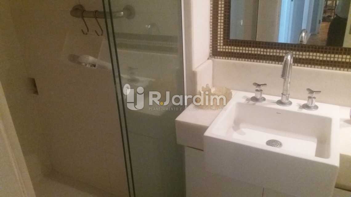 Conheça Banheiro social do imóvel - Compra Venda Apartamento Copacabana 3 Quartos - LAAP31566 - 23 Banheiro social - Compra Venda Apartamento Copacabana 3 Quartos - LAAP31566 - 23