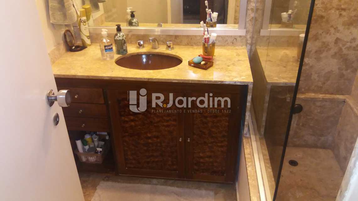 Conheça WC suíte do imóvel - Compra Venda Apartamento Ipanema 4 Quartos - LAAP40624 - 21 WC suíte - Compra Venda Apartamento Ipanema 4 Quartos - LAAP40624 - 21