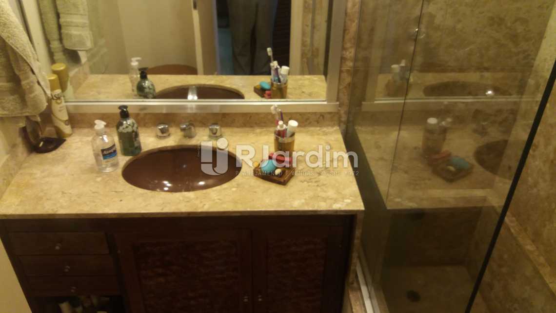 Conheça WC suíte do imóvel - Compra Venda Apartamento Ipanema 4 Quartos - LAAP40624 - 26 WC suíte - Compra Venda Apartamento Ipanema 4 Quartos - LAAP40624 - 26