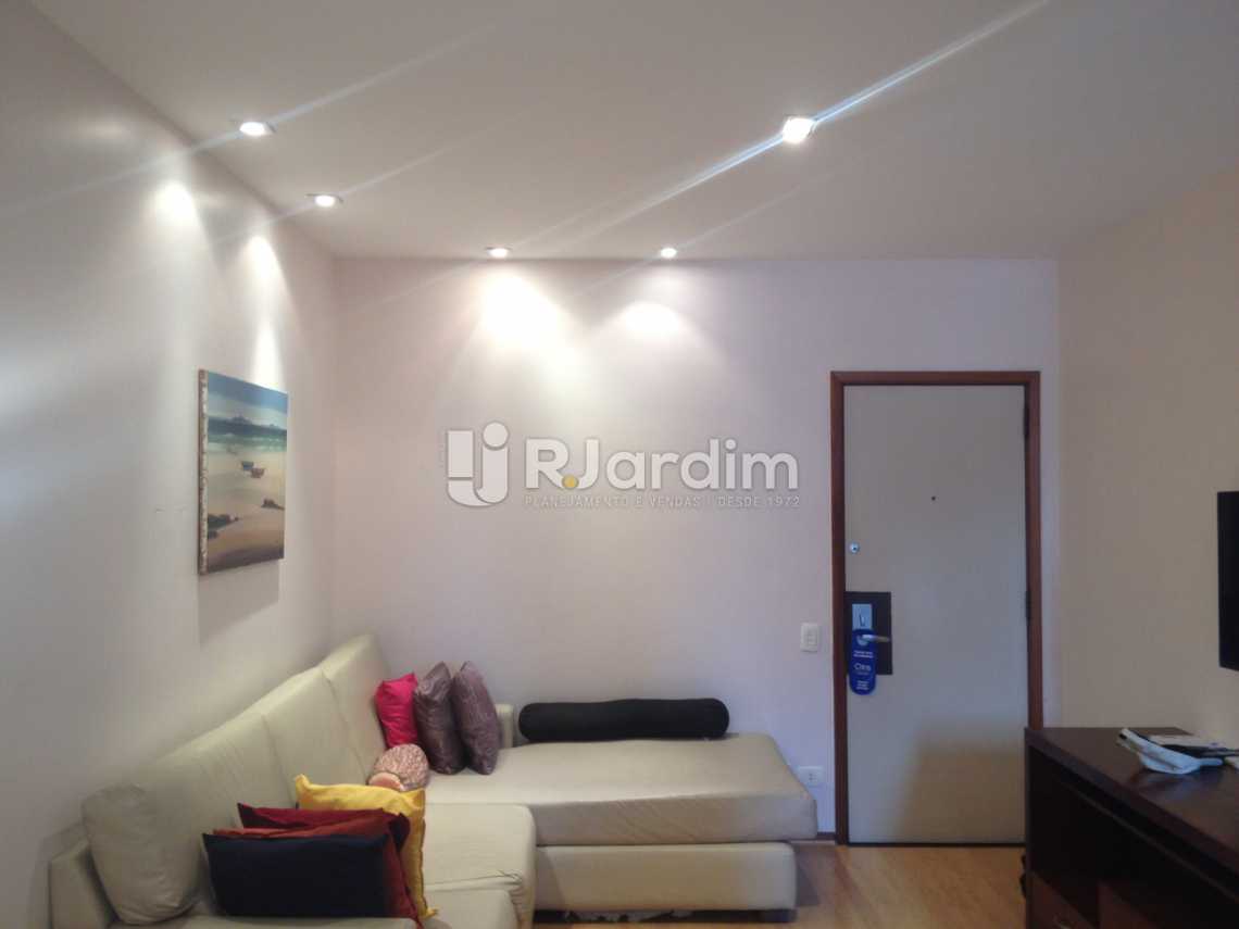 Conheça Sala iluminada do imóvel - Flat Para Alugar - Leblon - Rio de Janeiro - RJ - LAFL10068 - 28 Sala iluminada - Flat Para Alugar - Leblon - Rio de Janeiro - RJ - LAFL10068 - 28