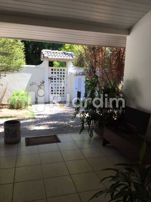 Conheça entrada do imóvel - Casa em Condominio À VENDA, Barra da Tijuca, Rio de Janeiro, RJ - LACN40014 - 1 entrada - Casa em Condominio À VENDA, Barra da Tijuca, Rio de Janeiro, RJ - LACN40014 - 1