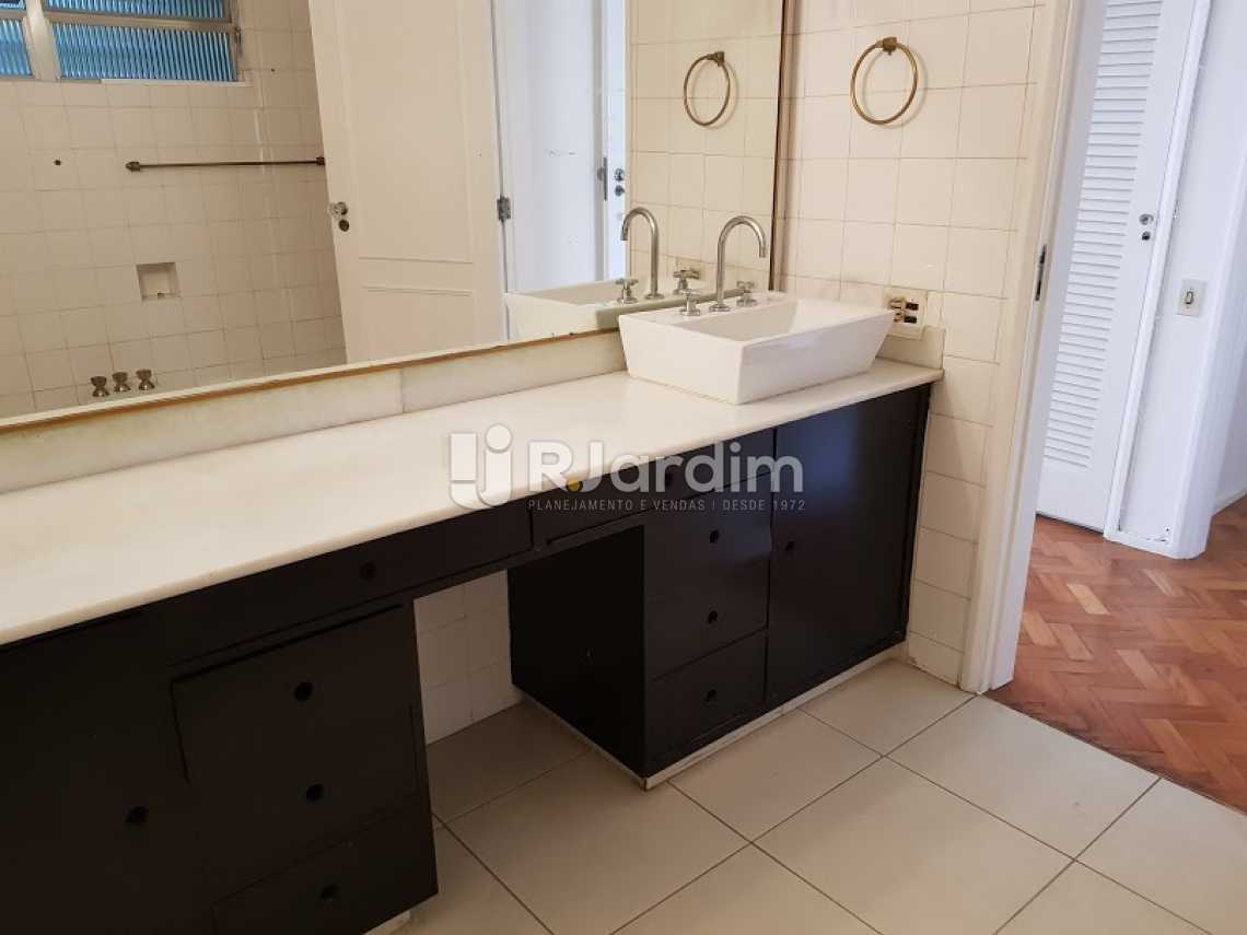 Conheça Banheiro suíte do imóvel - Compra Venda Avaliação Imóveis Apartamento Copacabana 4 Quartos - LAAP40638 - 23 Banheiro suíte - Compra Venda Avaliação Imóveis Apartamento Copacabana 4 Quartos - LAAP40638 - 23
