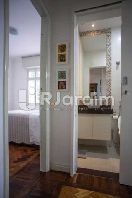 Conheça banheiro social e quarto do imóvel - Compra Venda Avaliação Imóveis Apartamento Copacabana 3 Quartos - LAAP31629 - 11 banheiro social e quarto - Compra Venda Avaliação Imóveis Apartamento Copacabana 3 Quartos - LAAP31629 - 11