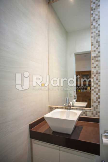 Conheça banheiro do imóvel - Compra Venda Avaliação Imóveis Apartamento Copacabana 3 Quartos - LAAP31629 - 14 banheiro - Compra Venda Avaliação Imóveis Apartamento Copacabana 3 Quartos - LAAP31629 - 14