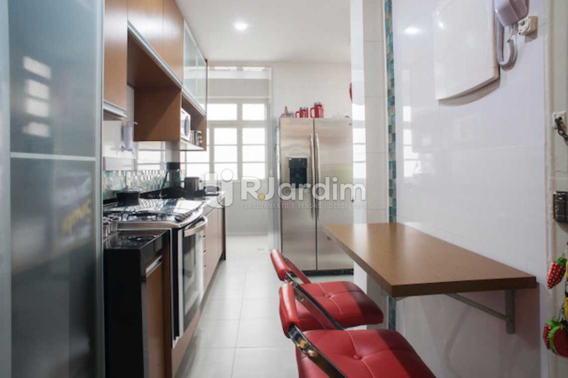 Conheça cozinha do imóvel - Compra Venda Avaliação Imóveis Apartamento Copacabana 3 Quartos - LAAP31629 - 4 cozinha - Compra Venda Avaliação Imóveis Apartamento Copacabana 3 Quartos - LAAP31629 - 4