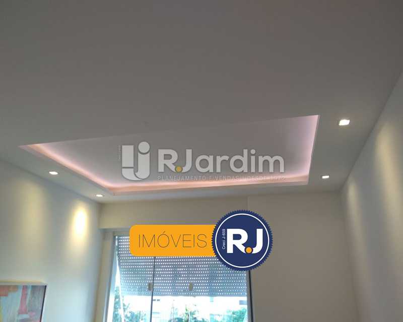 Conheça detalhe da iluminação do imóvel - Apartamento Humaitá 2 Quartos - LAAP21146 - 5 detalhe da iluminação - Apartamento Humaitá 2 Quartos - LAAP21146 - 5