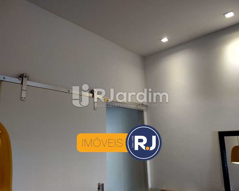 Conheça detalhe da iluminação do imóvel - Apartamento Humaitá 2 Quartos - LAAP21146 - 6 detalhe da iluminação - Apartamento Humaitá 2 Quartos - LAAP21146 - 6