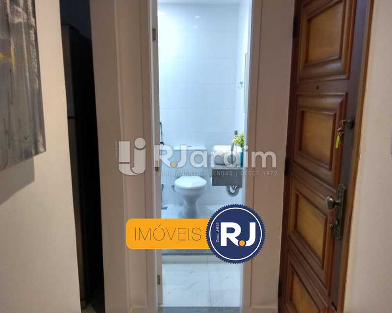 Conheça entrada social / banheiro 2 do imóvel - Apartamento Humaitá 2 Quartos - LAAP21146 - 12 entrada social / banheiro 2 - Apartamento Humaitá 2 Quartos - LAAP21146 - 12