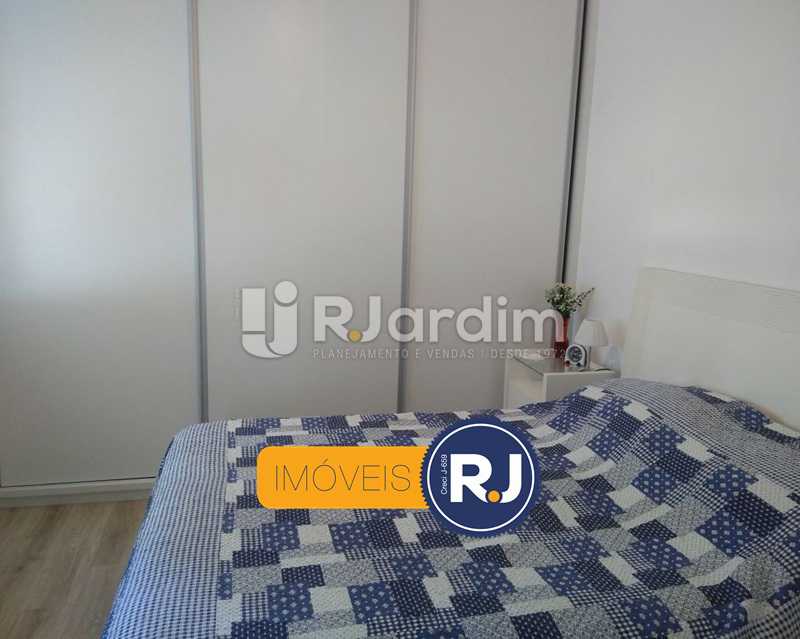 Conheça quarto / armários do imóvel - Apartamento Humaitá 2 Quartos - LAAP21146 - 9 quarto / armários - Apartamento Humaitá 2 Quartos - LAAP21146 - 9