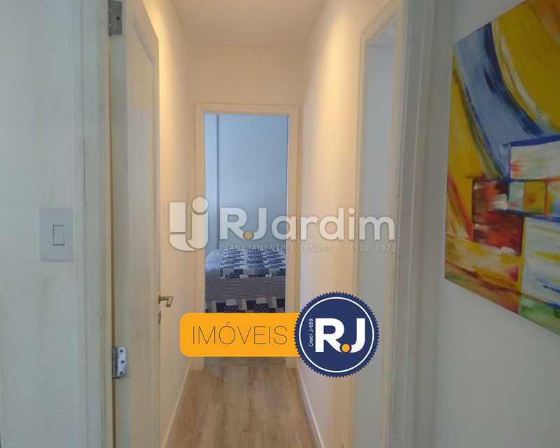 Conheça circulação do imóvel - Apartamento Humaitá 2 Quartos - LAAP21146 - 7 circulação - Apartamento Humaitá 2 Quartos - LAAP21146 - 7