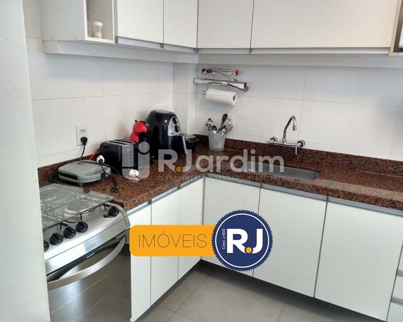 Conheça cozinha do imóvel - Apartamento Humaitá 2 Quartos - LAAP21146 - 17 cozinha - Apartamento Humaitá 2 Quartos - LAAP21146 - 17