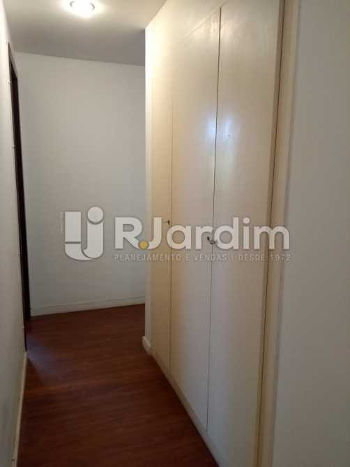 Conheça Armario corredor do imóvel - Imóveis Aluguel Cobertura Leblon 4 quartos - LACO40146 - 13 Armario corredor - Imóveis Aluguel Cobertura Leblon 4 quartos - LACO40146 - 13