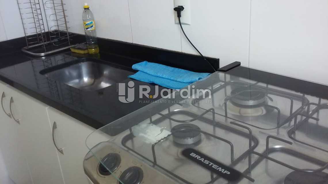 Conheça cozinha do imóvel - Aluguel Imóveis Flat Ipanema 2 Quartos - LAFL20064 - 13 cozinha - Aluguel Imóveis Flat Ipanema 2 Quartos - LAFL20064 - 13