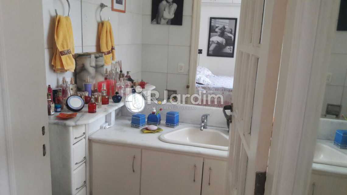 Conheça Banheiro social do imóvel - Apartamento PARA ALUGAR, Copacabana, Rio de Janeiro, RJ - LAAP31665 - 11 Banheiro social - Apartamento PARA ALUGAR, Copacabana, Rio de Janeiro, RJ - LAAP31665 - 11