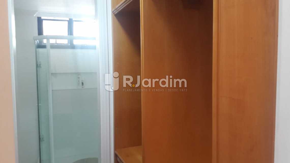 Conheça clost primeira suíte do imóvel - Ipanema, 2 suítes,2 vagas soltas,varanda , lagoa - LAAP31668 - 11 clost primeira suíte - Ipanema, 2 suítes,2 vagas soltas,varanda , lagoa - LAAP31668 - 11