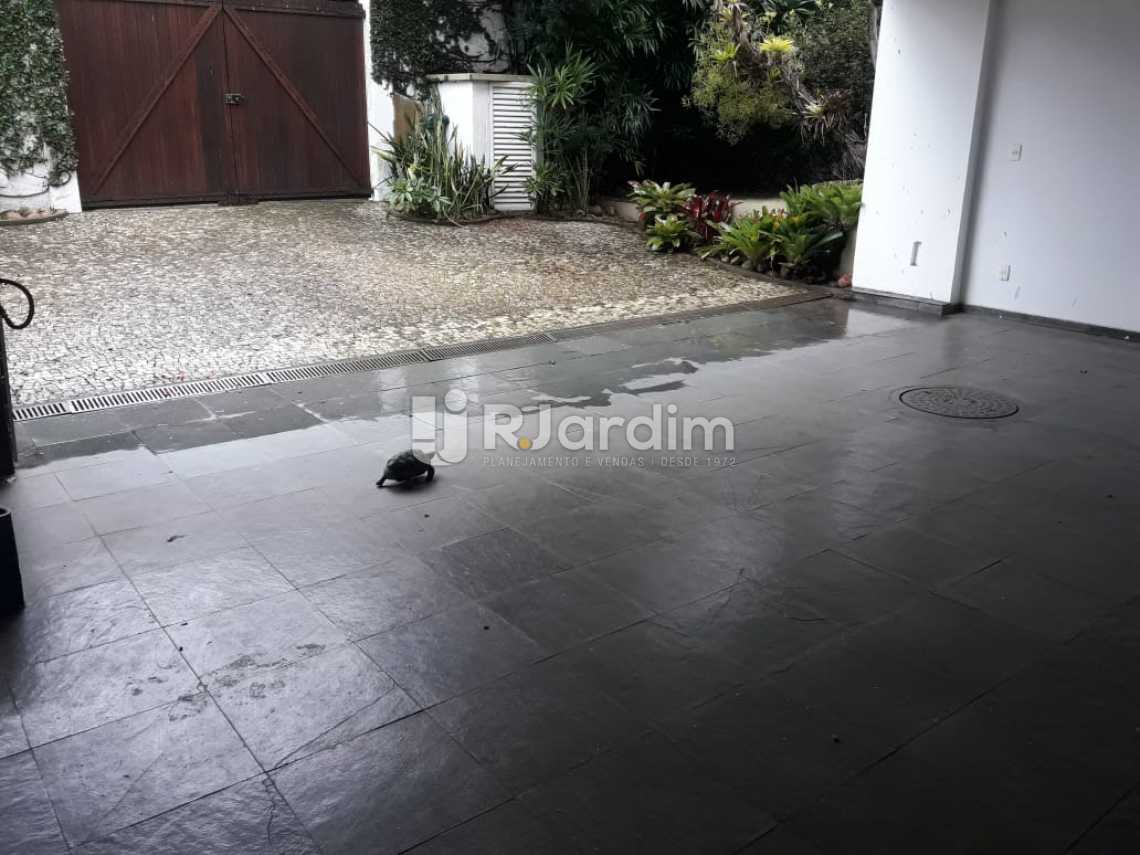 Conheça garagem do imóvel - Compra Venda Avaliação Imóveis Casa Residencial Barra da Tijuca 4 Quartos - LACN40015 - 3 garagem - Compra Venda Avaliação Imóveis Casa Residencial Barra da Tijuca 4 Quartos - LACN40015 - 3