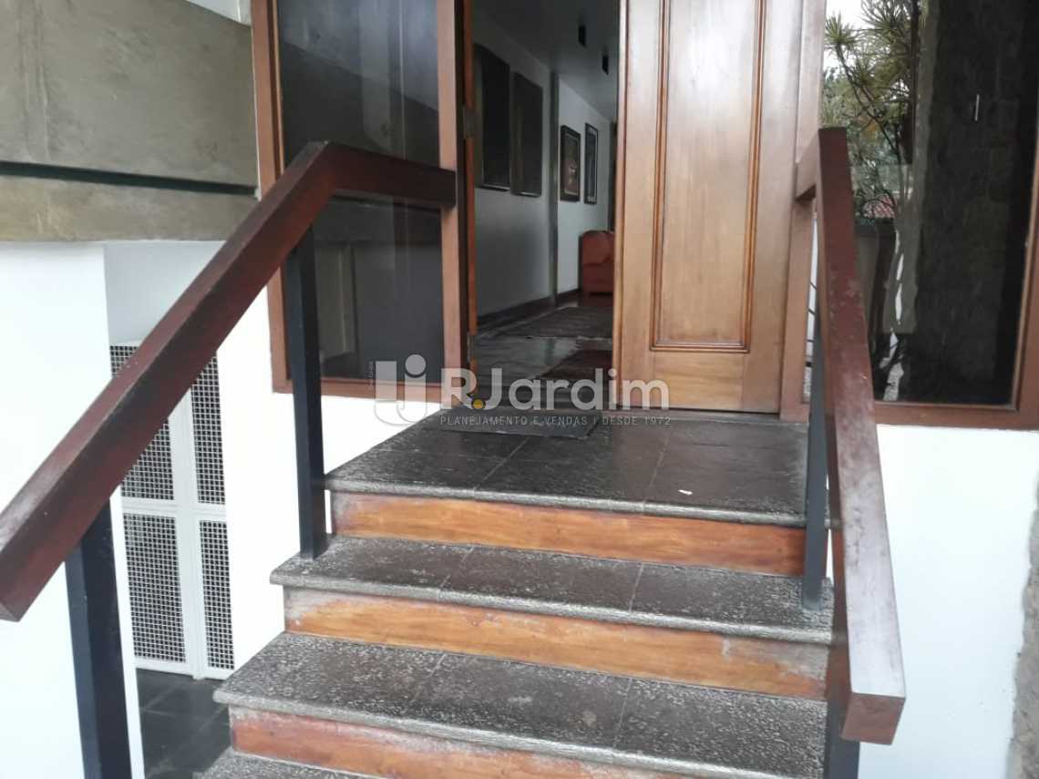 Conheça entrada do imóvel - Compra Venda Avaliação Imóveis Casa Residencial Barra da Tijuca 4 Quartos - LACN40015 - 6 entrada - Compra Venda Avaliação Imóveis Casa Residencial Barra da Tijuca 4 Quartos - LACN40015 - 6
