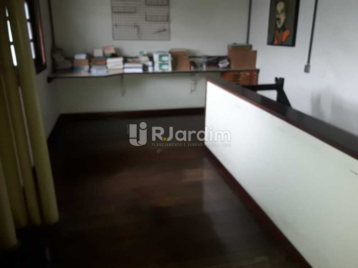Conheça acesso / segundo piso do imóvel - Compra Venda Avaliação Imóveis Casa Residencial Barra da Tijuca 4 Quartos - LACN40015 - 16 acesso / segundo piso - Compra Venda Avaliação Imóveis Casa Residencial Barra da Tijuca 4 Quartos - LACN40015 - 16