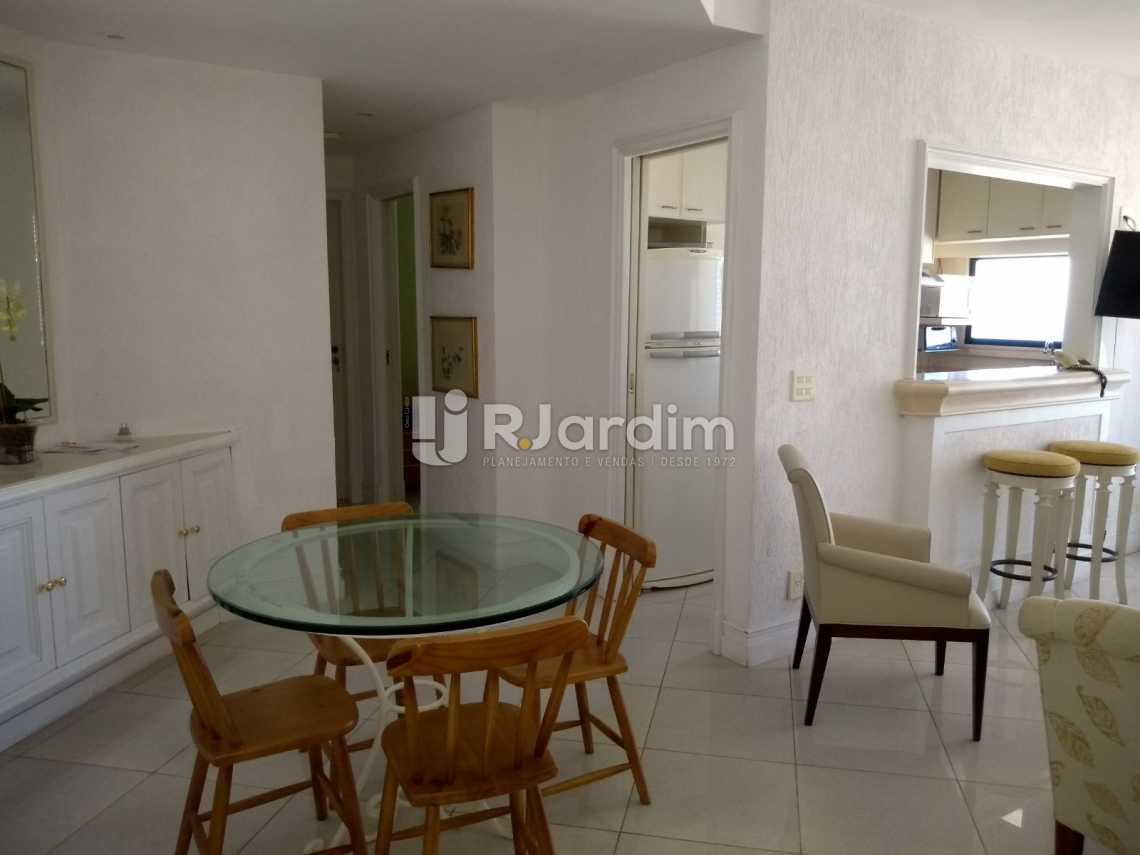 Conheça sala / cozinha do imóvel - Compra Venda Avaliação Imóveis Aparthotel Ipanema Apartamento 2 Quartos - LAAP21196 - 7 sala / cozinha - Compra Venda Avaliação Imóveis Aparthotel Ipanema Apartamento 2 Quartos - LAAP21196 - 7