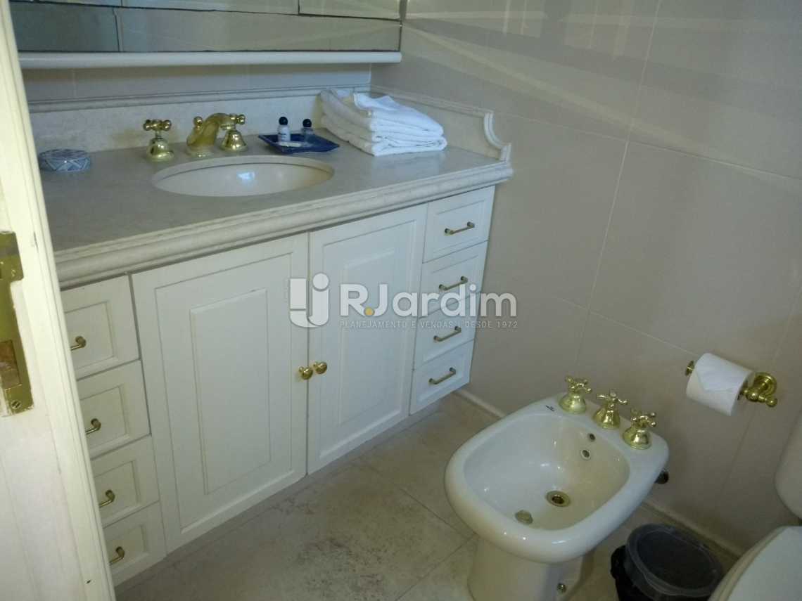 Conheça banheiro / suíte do imóvel - Compra Venda Avaliação Imóveis Aparthotel Ipanema Apartamento 2 Quartos - LAAP21196 - 12 banheiro / suíte - Compra Venda Avaliação Imóveis Aparthotel Ipanema Apartamento 2 Quartos - LAAP21196 - 12