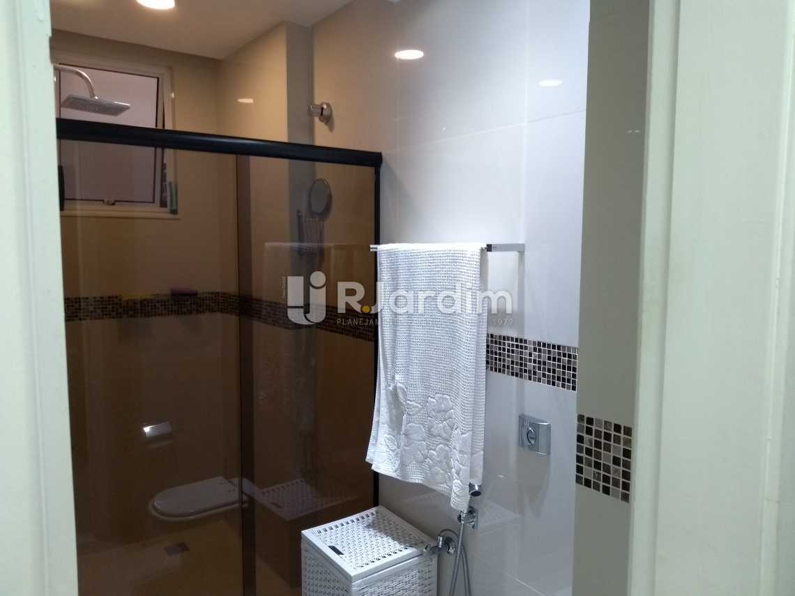 Conheça Banheiro do imóvel - Compra Venda Avaliação Imóveis Apartamento Copacabana 3 Quartos - LAAP31678 - 17 Banheiro - Compra Venda Avaliação Imóveis Apartamento Copacabana 3 Quartos - LAAP31678 - 17
